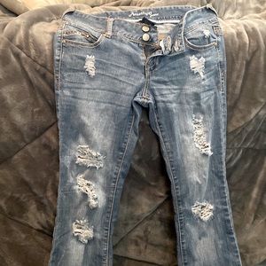 Low rise ripped jeans